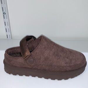 BROWN CLOG FUR SANDAL